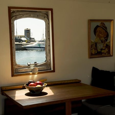Varra Water - Unique Boat Accomodation - Bornholm - Fjaelstavn Nexo ภายนอก รูปภาพ