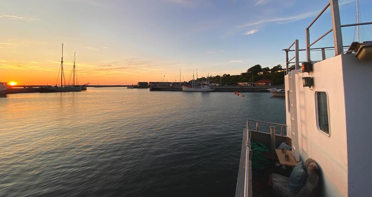 Varra Water - Unique Boat Accomodation - Bornholm - Fjaelstavn Nexo ภายนอก รูปภาพ