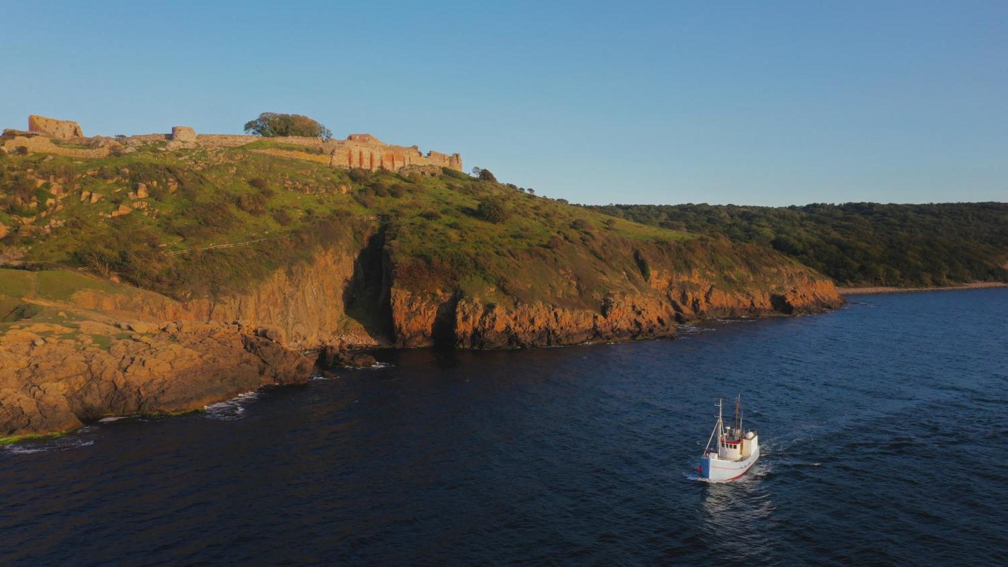 Varra Water - Unique Boat Accomodation - Bornholm - Fjaelstavn Nexo ภายนอก รูปภาพ