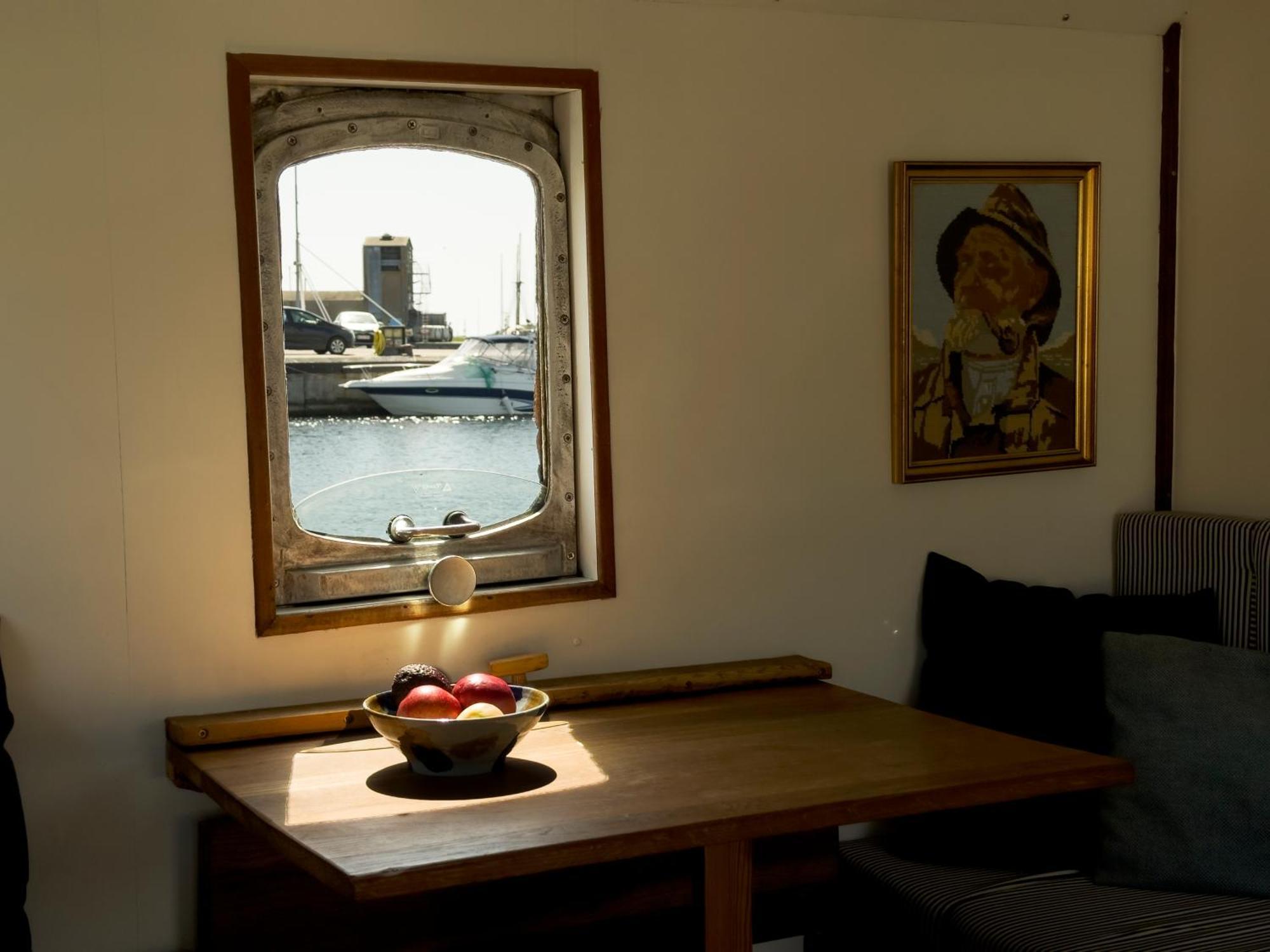 Varra Water - Unique Boat Accomodation - Bornholm - Fjaelstavn Nexo ภายนอก รูปภาพ