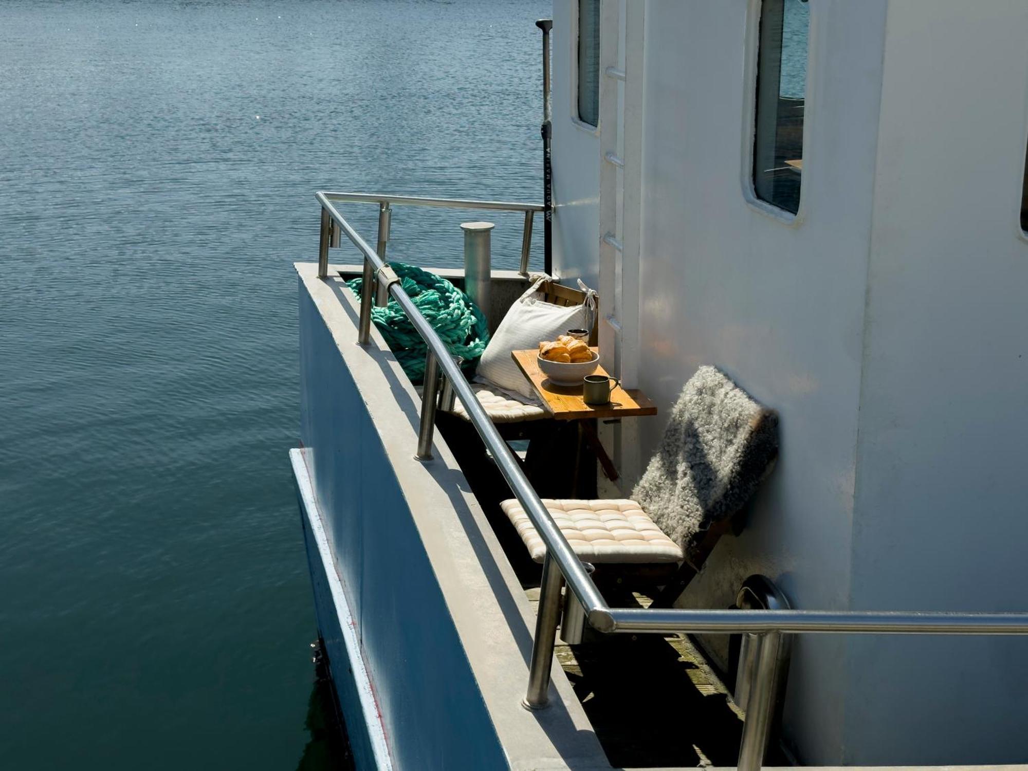 Varra Water - Unique Boat Accomodation - Bornholm - Fjaelstavn Nexo ภายนอก รูปภาพ