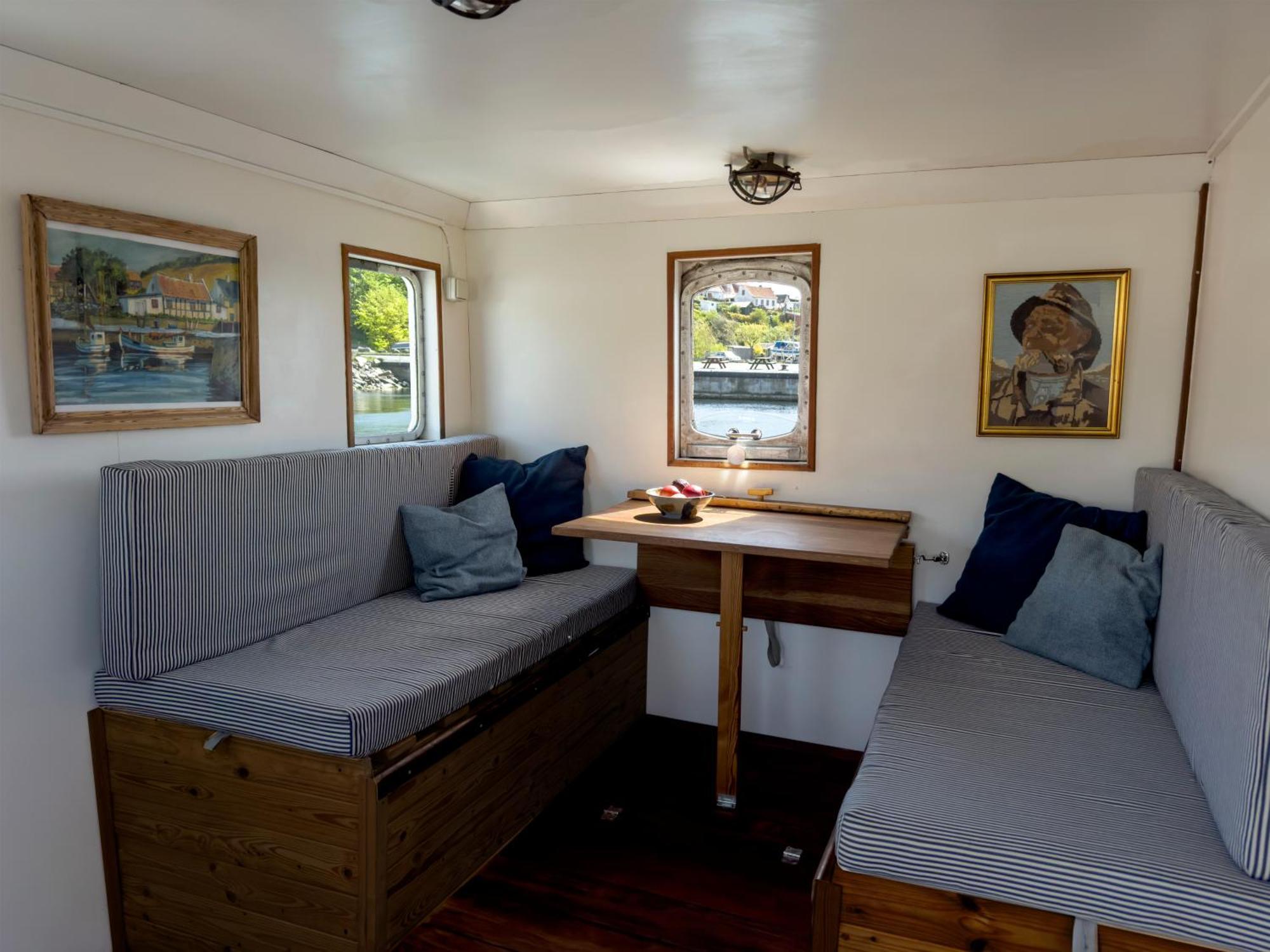 Varra Water - Unique Boat Accomodation - Bornholm - Fjaelstavn Nexo ภายนอก รูปภาพ